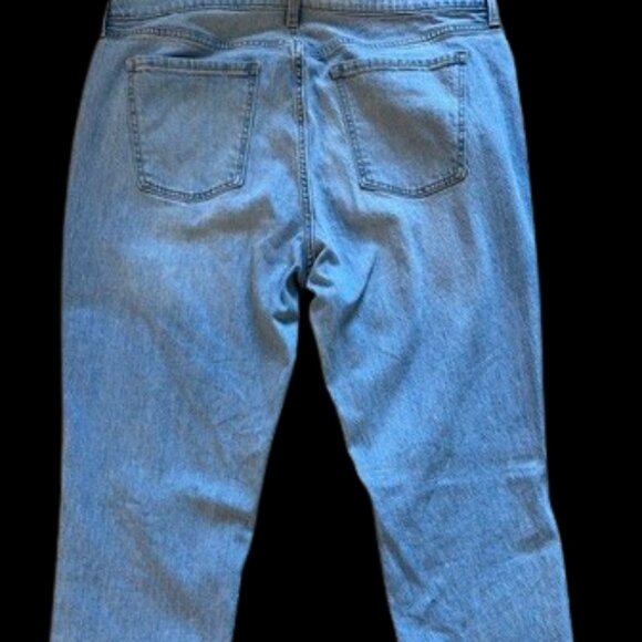 Old Navy Mid-Rise wow boyfriend jeans - Picture 2 of 2